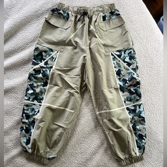 Like New! ASOS DESIGN Camo Pants Festival Parachute Shell Windbreaker Street -10 - Picture 3 of 14